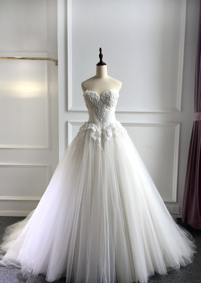 Sweetheart neckline lace jacquard A-tail wedding dress