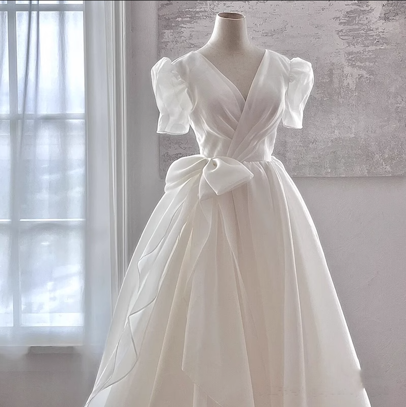 Floor-length wedding dress new bride's simple deep V-neck A-hem organza vest-style wedding dress