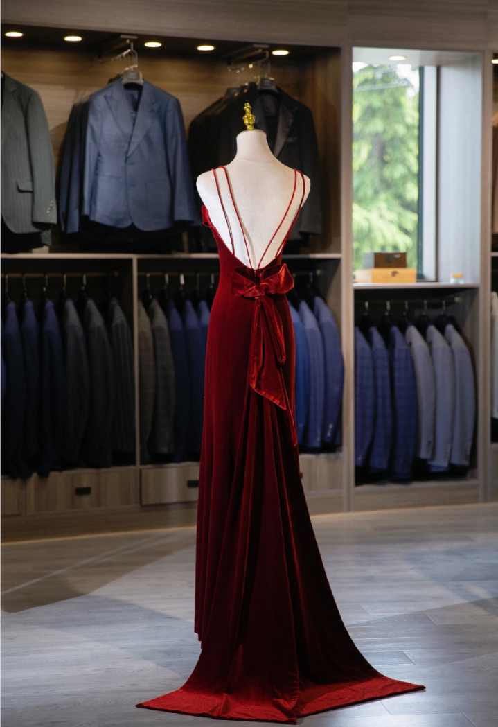 Elegant spaghetti strap backless mermaid gown velvet ball gown