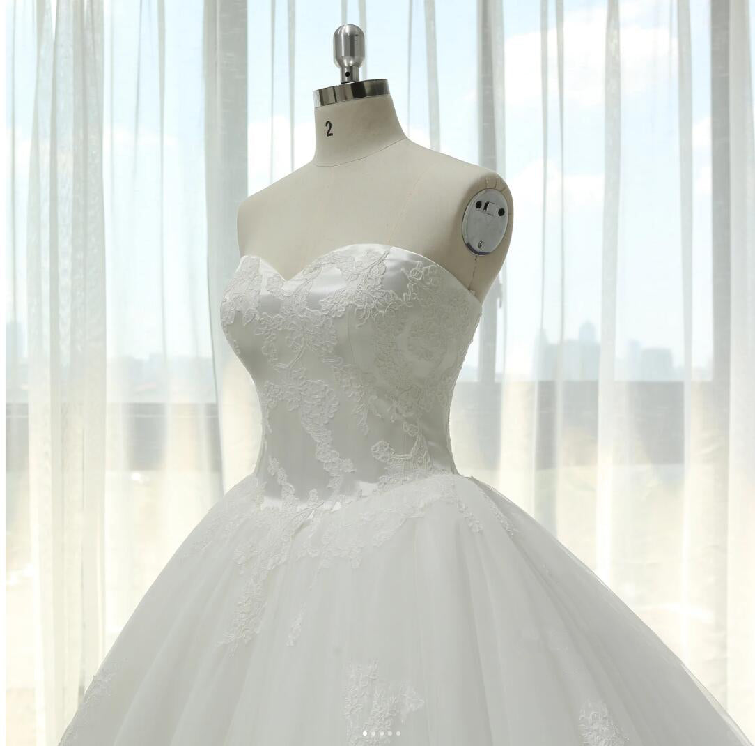 Princess Wedding Dress Luxurious Lace Appliqué Mesh Puffy Swing Train Sweetheart Neckline Backless Princess Wedding Dress