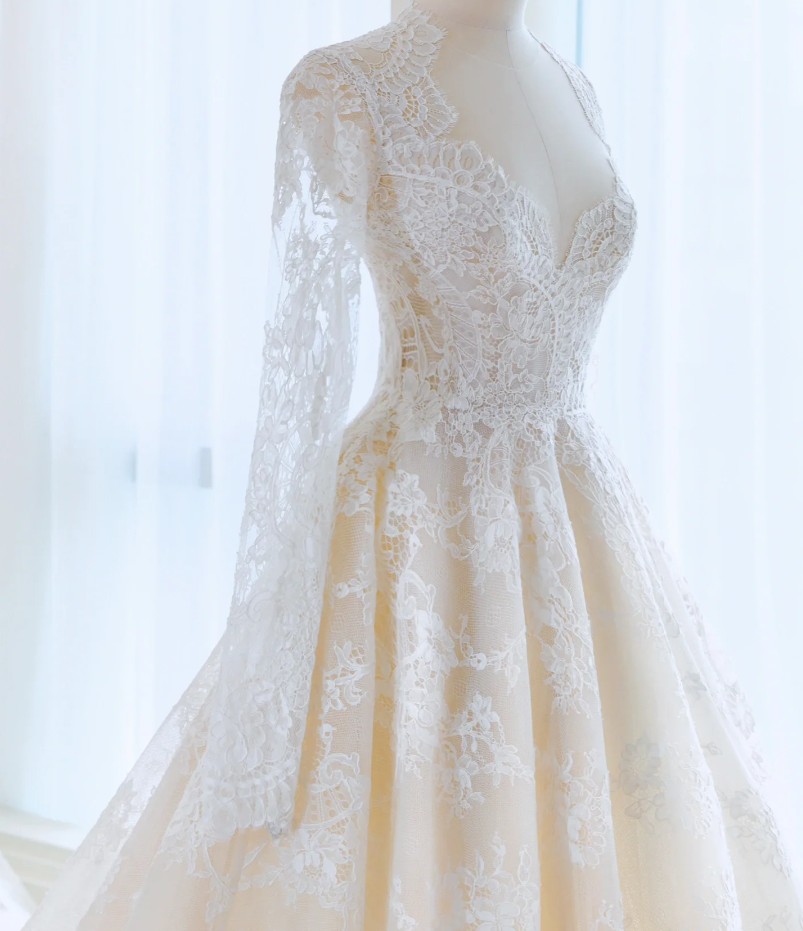 Sweetheart Neck A-Line Train Wedding Dress Lace Long Sleeve Wedding Dress