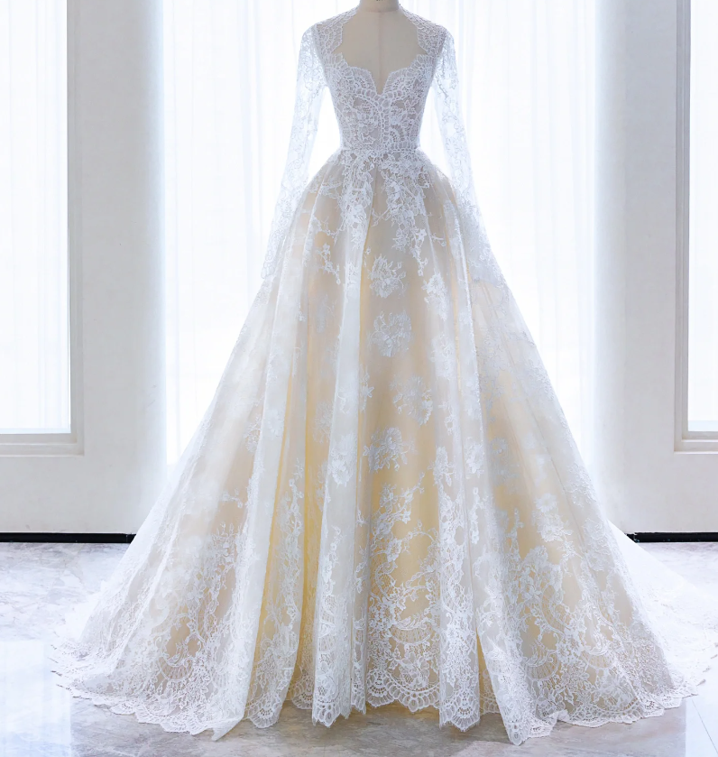 Sweetheart Neck A-Line Train Wedding Dress Lace Long Sleeve Wedding Dress