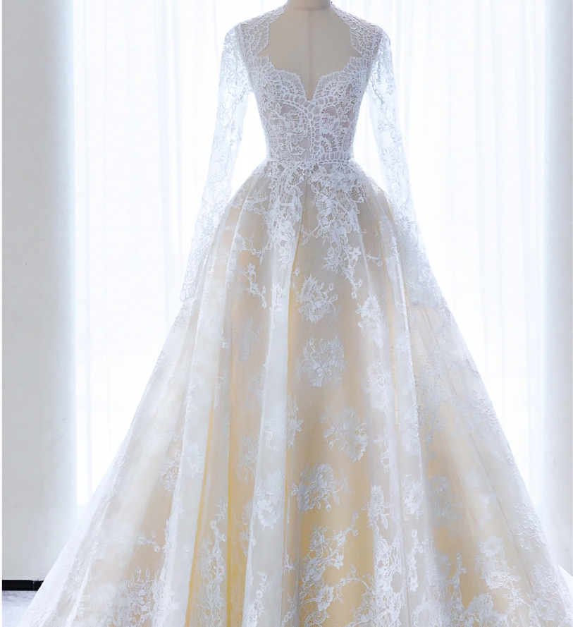 Sweetheart Neck A-Line Train Wedding Dress Lace Long Sleeve Wedding Dress