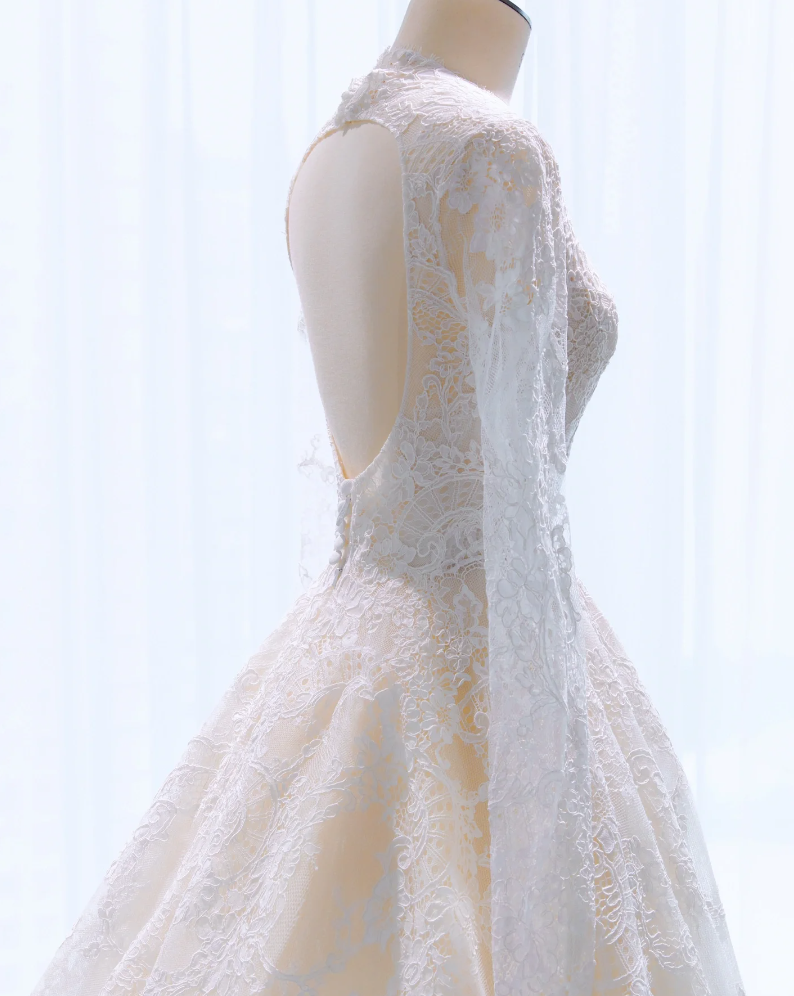 Sweetheart Neck A-Line Train Wedding Dress Lace Long Sleeve Wedding Dress