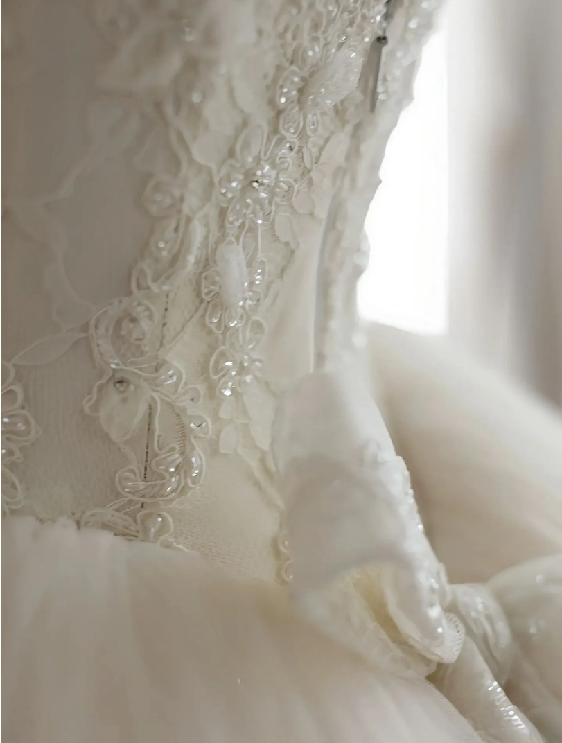 Lace & Princess Yarn Elegant Gentle and graceful fluffy gauze blended into ivory lace