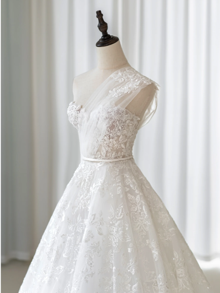 Love Neck Lace Wedding Dress Sleeveless Princess Train Bridal Wedding Dress