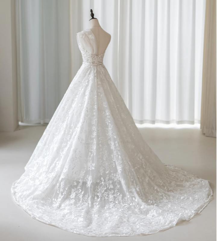 Love Neck Lace Wedding Dress Sleeveless Princess Train Bridal Wedding Dress