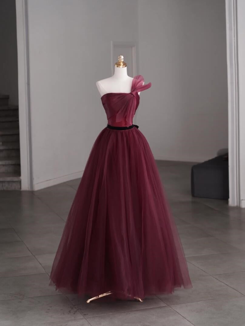 Elegant little butterfly flat chest pleated A-line burgundy lace with black belt beautiful and elegant ball gown