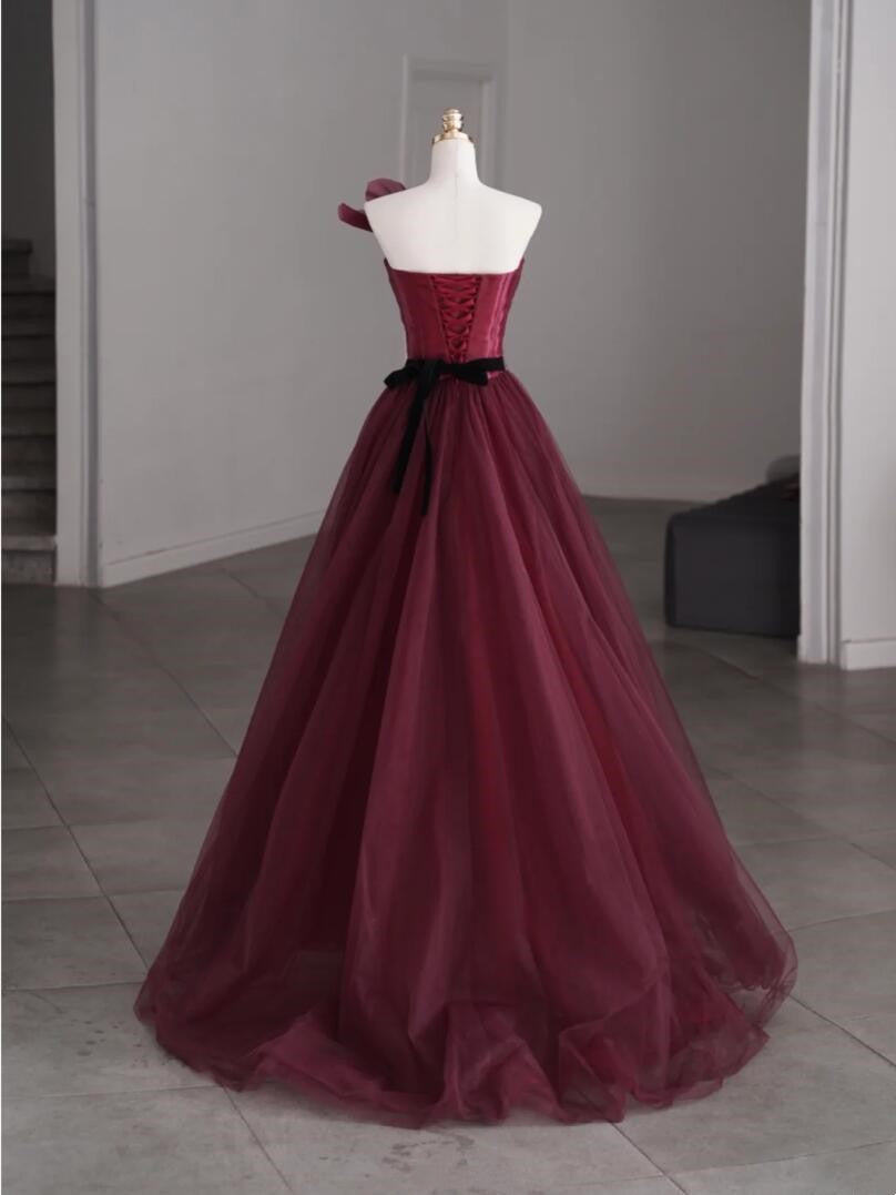 Elegant little butterfly flat chest pleated A-line burgundy lace with black belt beautiful and elegant ball gown