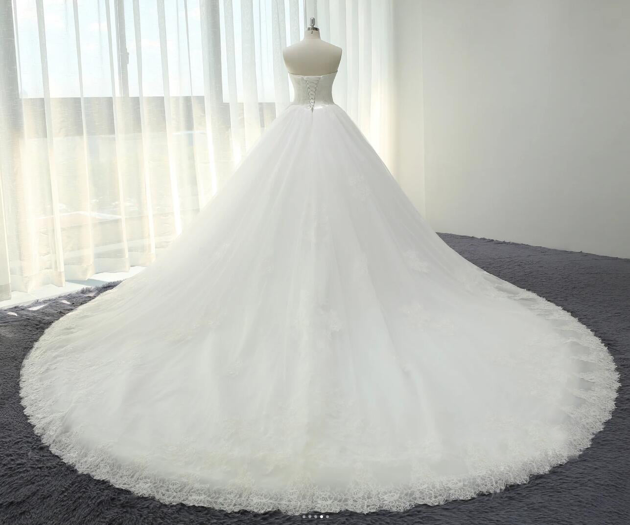 Princess Wedding Dress Luxurious Lace Appliqué Mesh Puffy Swing Train Sweetheart Neckline Backless Princess Wedding Dress