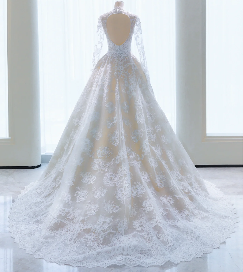 Sweetheart Neck A-Line Train Wedding Dress Lace Long Sleeve Wedding Dress