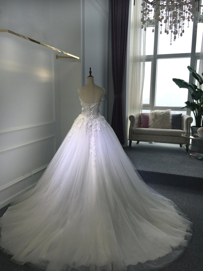 Sweetheart neckline lace jacquard A-tail wedding dress