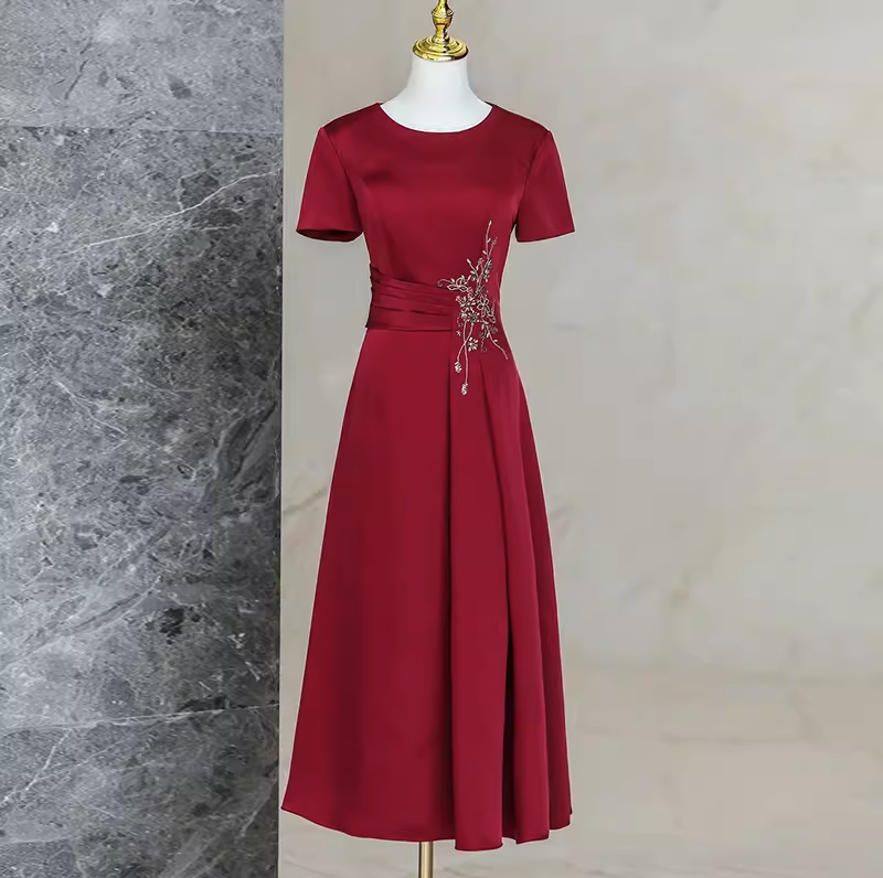 High-end grandma-in-law's wedding banquet outfit, noble, young and stylish, wedding mother's dress, red dress for women, can be worn at ordinary times, autumn dress