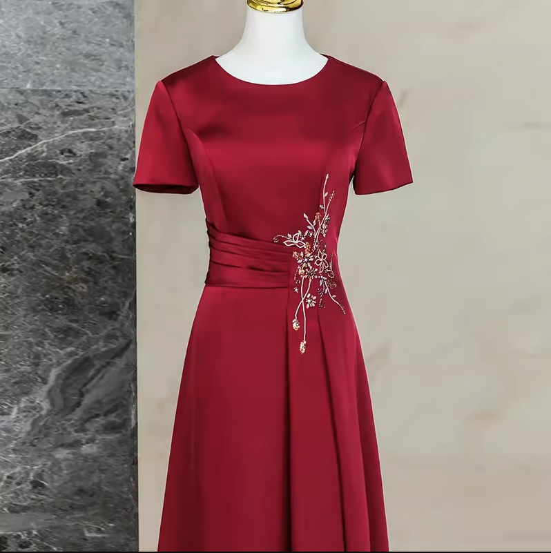 High-end grandma-in-law's wedding banquet outfit, noble, young and stylish, wedding mother's dress, red dress for women, can be worn at ordinary times, autumn dress