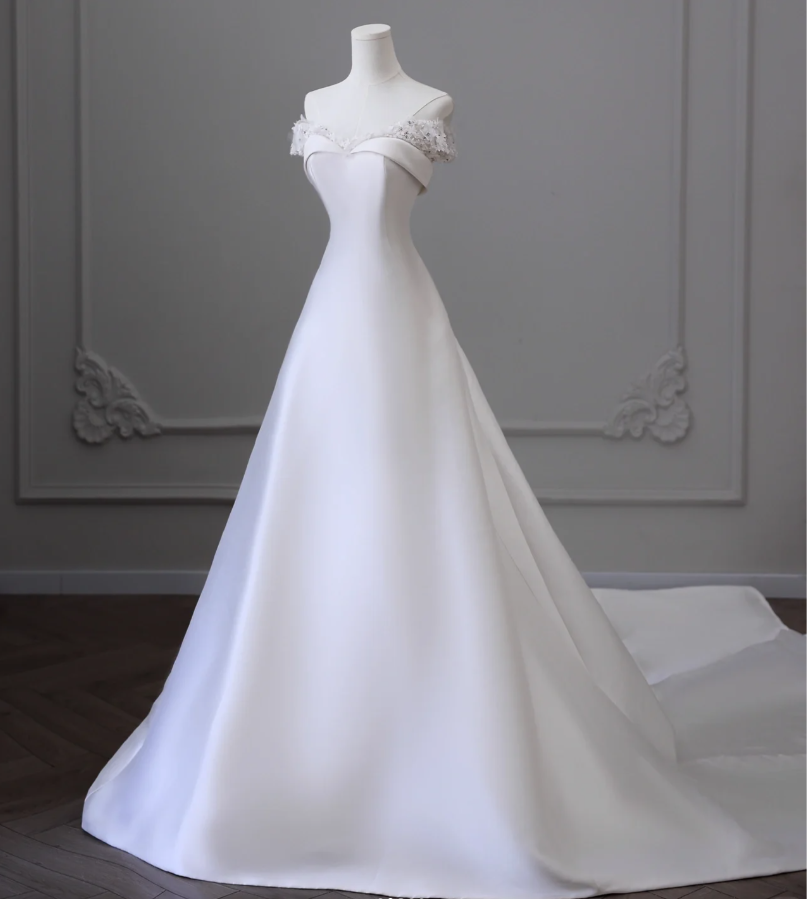 Luxury A-type satin train wedding dress