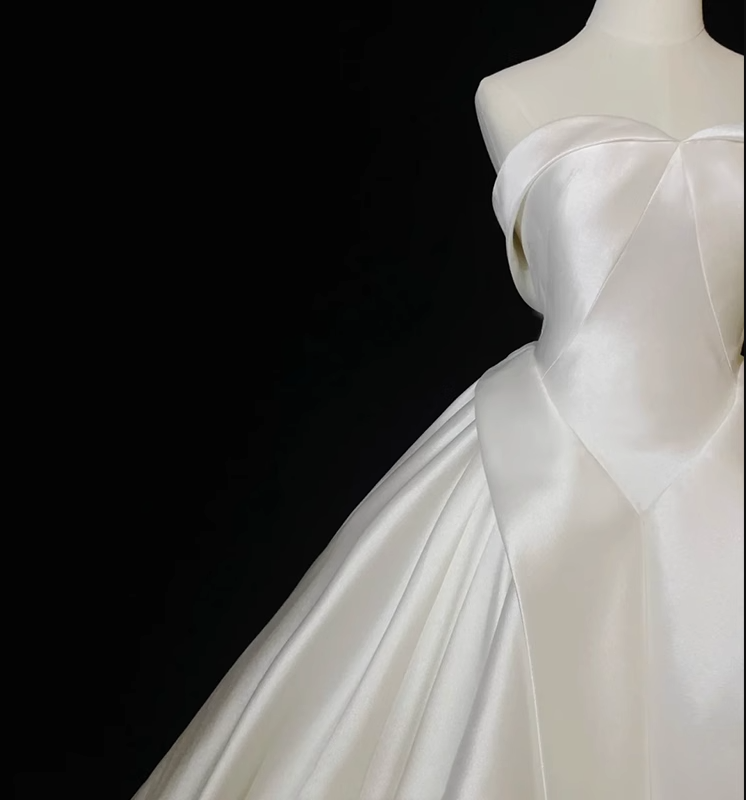 Satin wedding dress bride's new A-tailed one-shoulder high-end textured tube top wedding dress