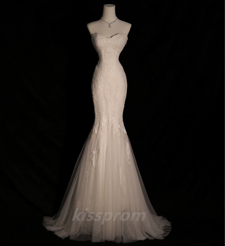 Elegant Mermaid Sweetheart Neck Satin Appliqué Wedding Dress